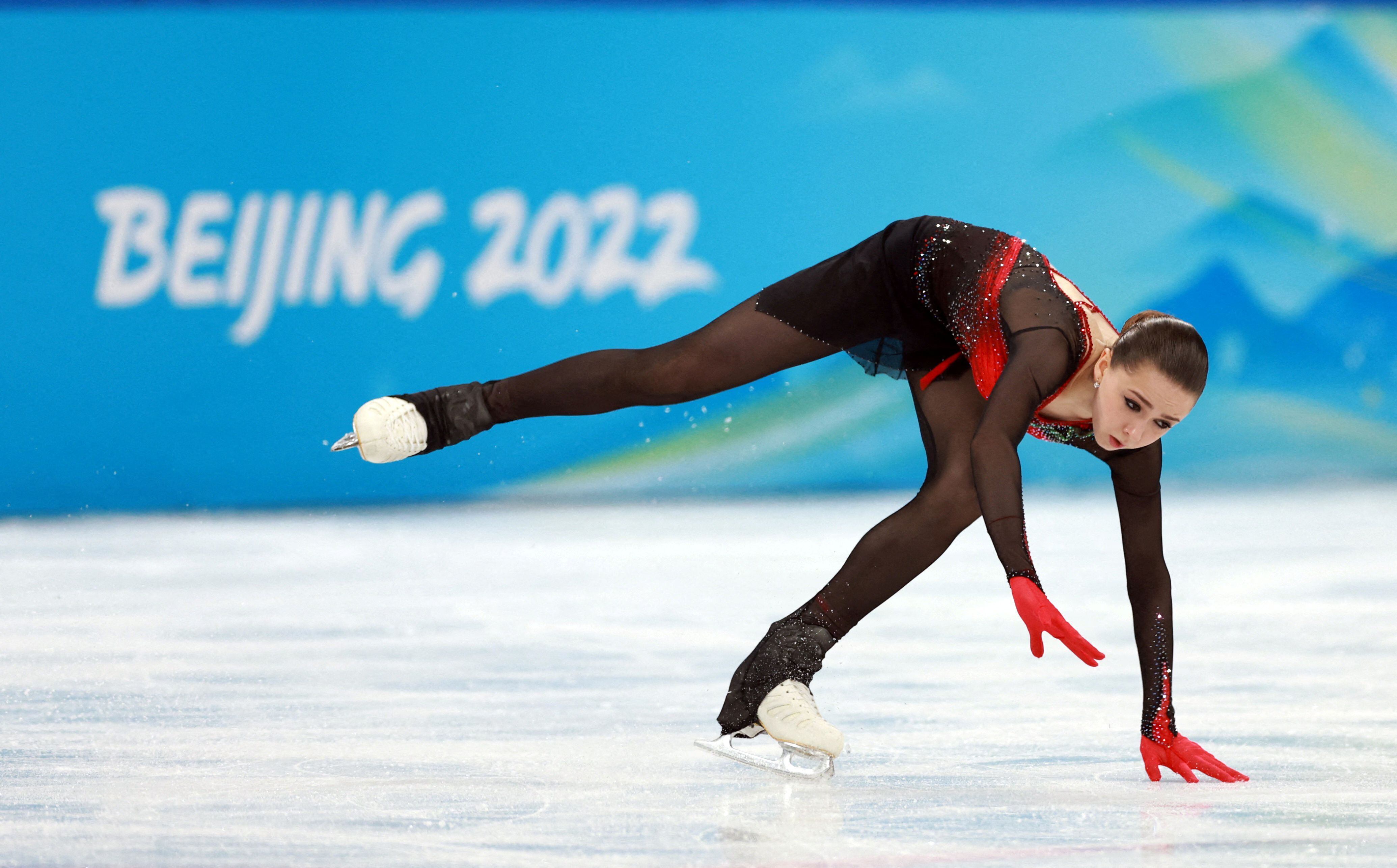 2022 Beijing Olympics - Figure Skating - Women Single Skating - Free Skating - Capital Indoor Stadium, Beijing, China - February 17, 2022. Kamila Valieva of the Russian Olympic Committee falls during her performance. REUTERS/Eloisa Lopez     TPX IMAGES OF THE DAY