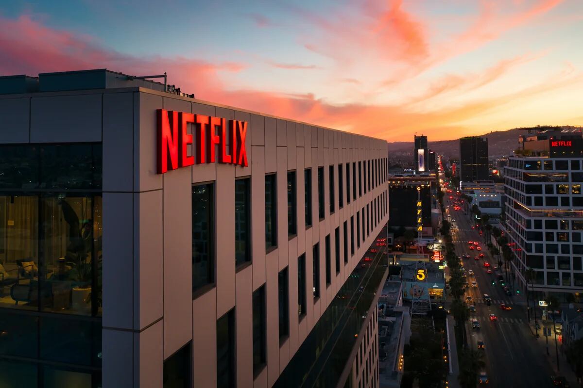 Seis meses después, Netflix lanzará su suscripción con anuncios - BizTV