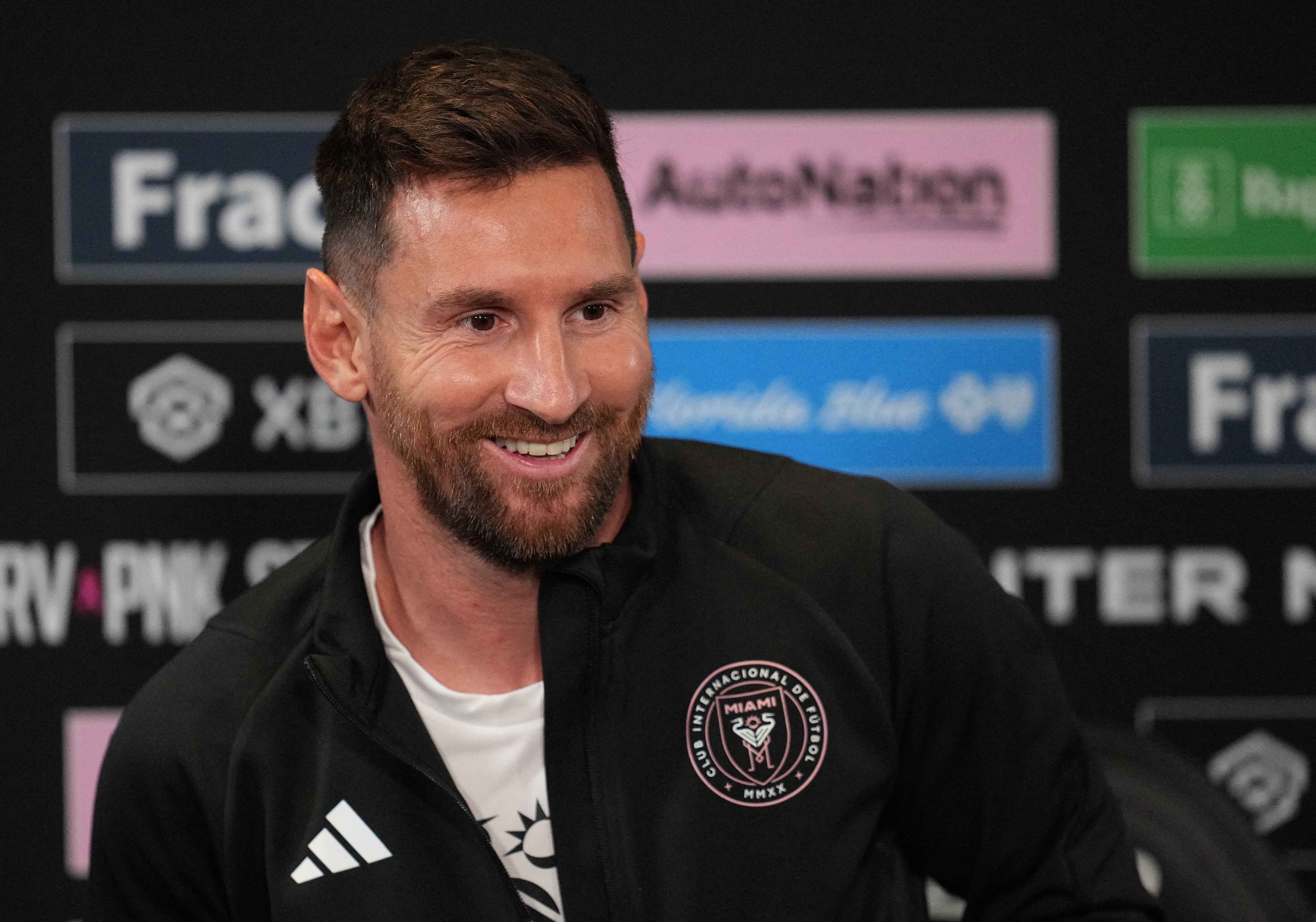 Lionel Messi sonríe en Miami. La Pulga quiere seguir ganando títulos en el Inter (Jim Rassol-USA TODAY Sports)