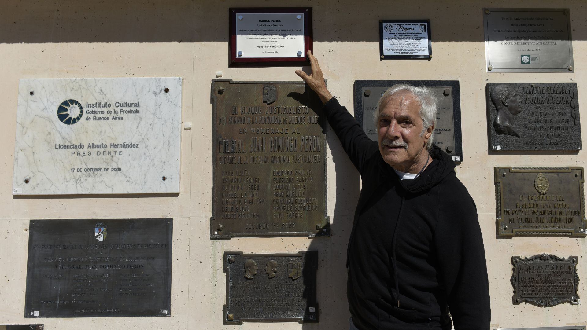 Placa Isabel Perón quinta San Vicente