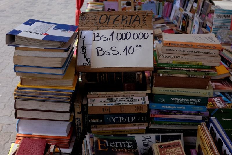Devuelve los libros donde los encontraste (REUTERS/Marco Bello/Archivo)