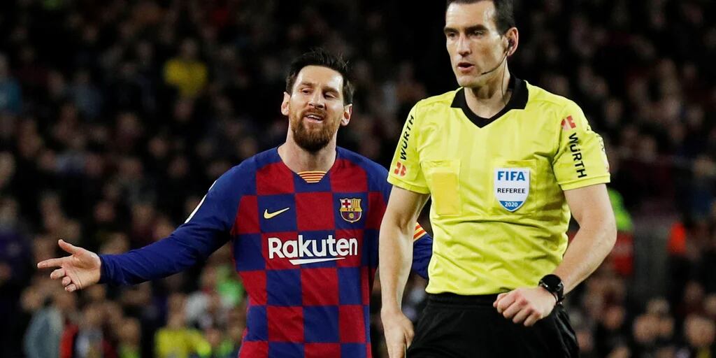 Más detalles del nuevo escándalo del Barcelona: cuánto dinero embolsó el  árbitro que trabajaba para el club - Infobae
