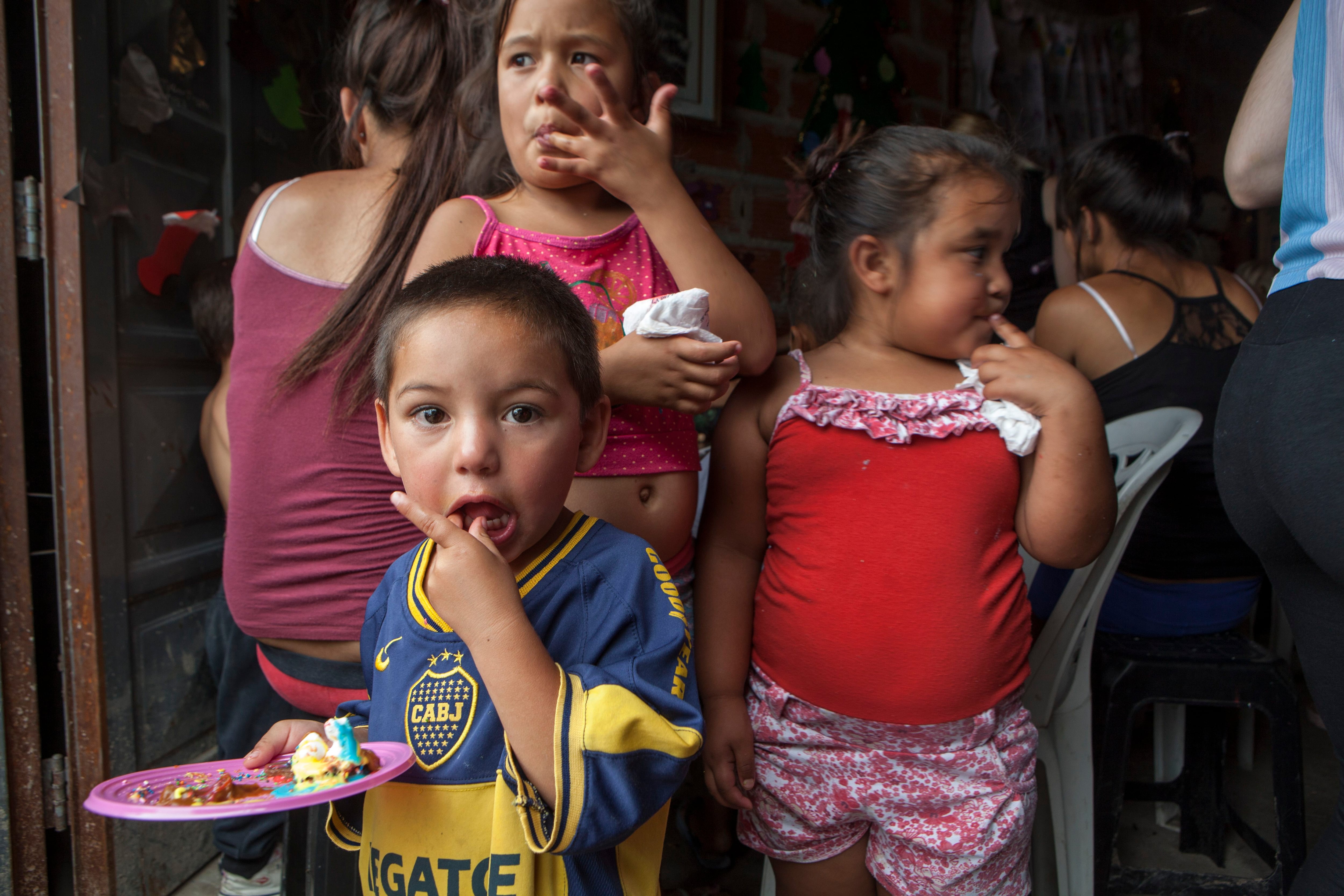 Un estudio británico en más de 10,000 niños reveló que la pobreza en las primeras etapas de la vida tiene consecuencias directas en la salud, con prevalencia de trastornos nutricionales y neuropsiquiátricos (Photo by Ricardo Ceppi/Getty Images)