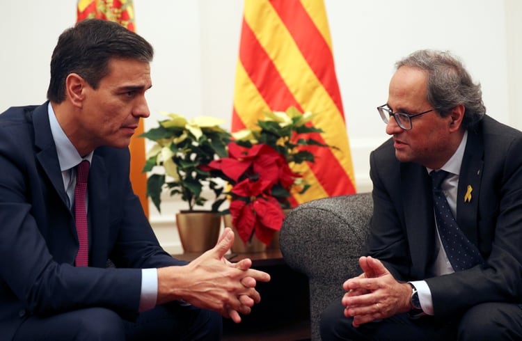 Sánchez y el presidente de Cataluña, Quim Torra, conversaron en Barcelona el jueves 20 de diciembre de 2018 (AP Foto/Manu Fernandez)