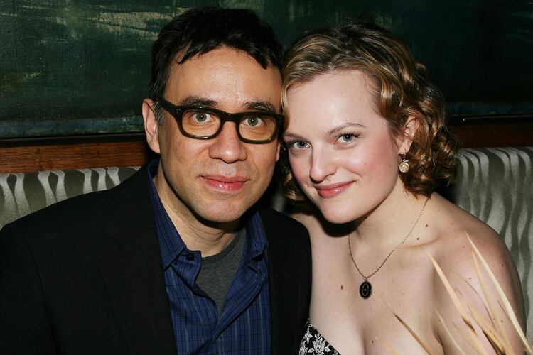 Fred Armisen y Elisabeth Moss en 2009 (Shutterstock)