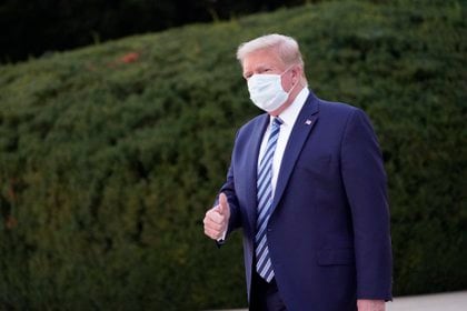 Trump con máscara 