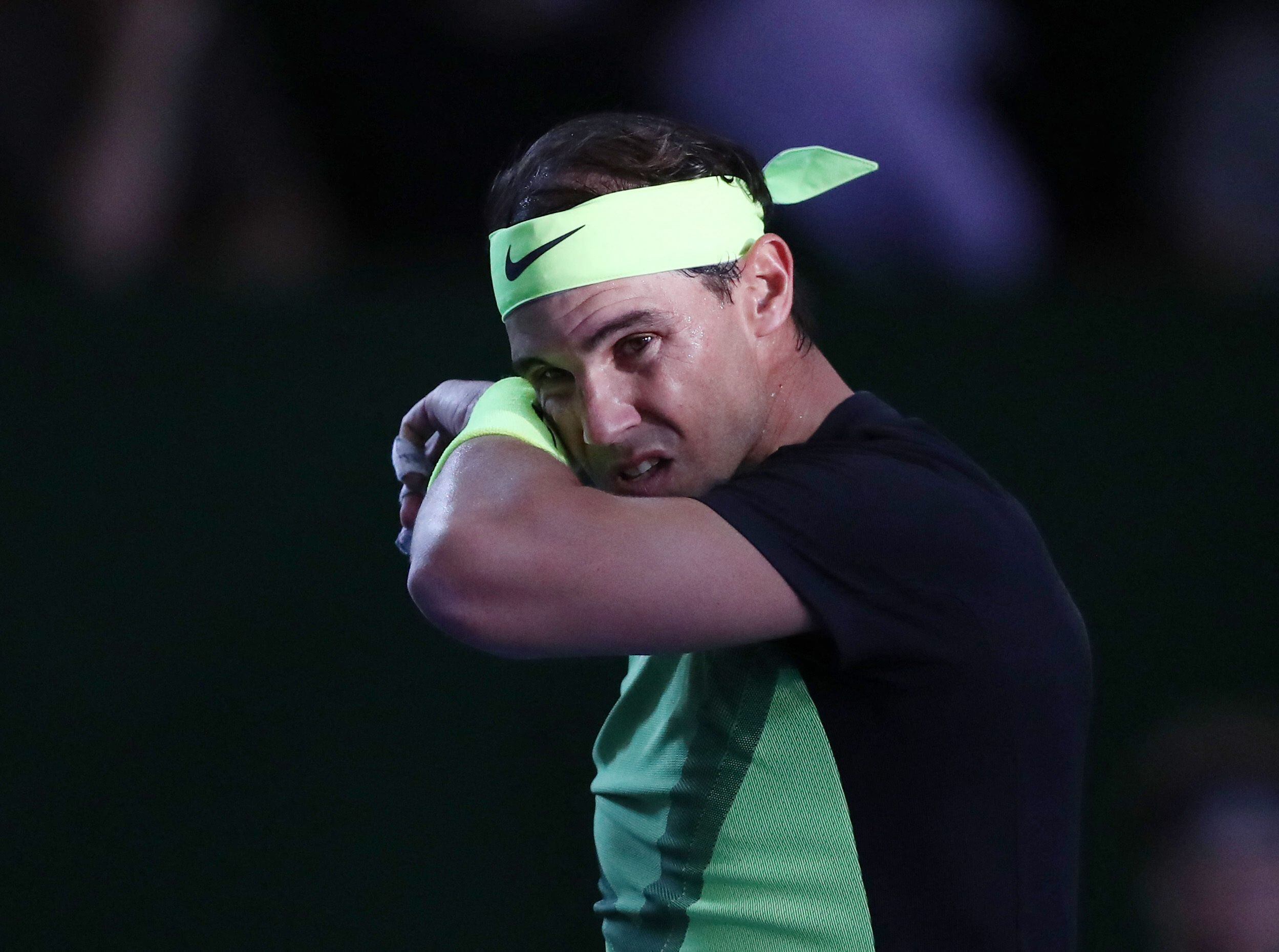 Nadal sufre el calor porteño en Parque Roca. Foto: REUTERS/Agustin Marcarian