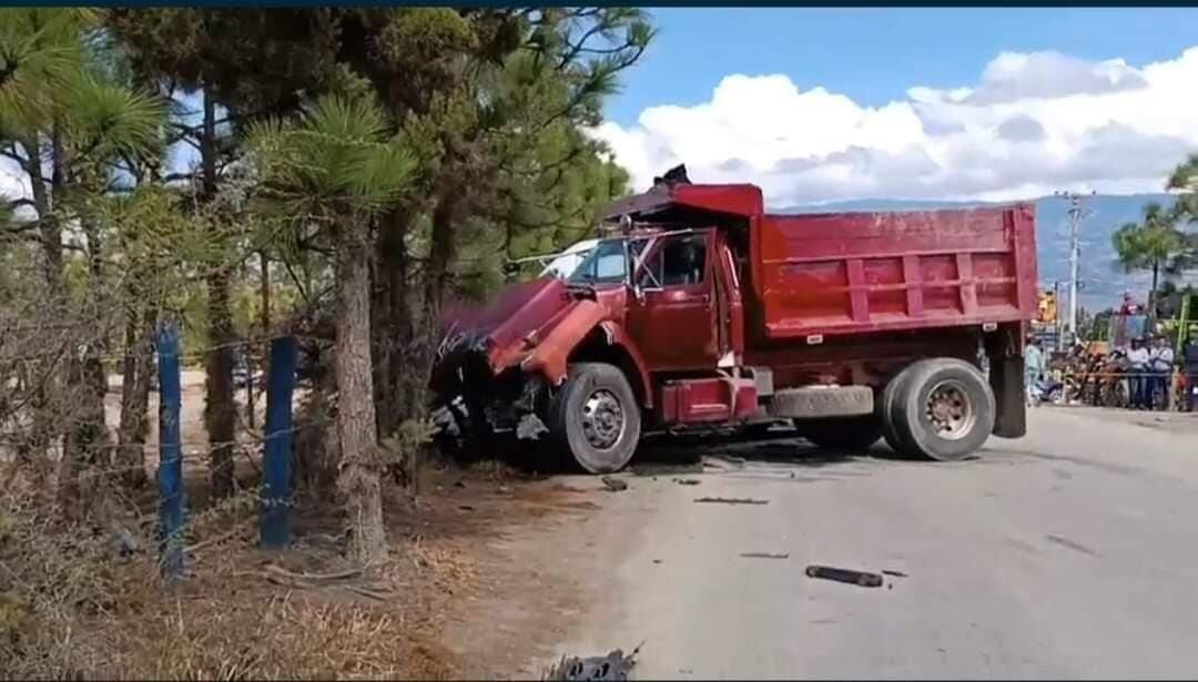 Así quedó la volqueta en el accidente de Villa de Leyva. Foto: Captura de pantalla.