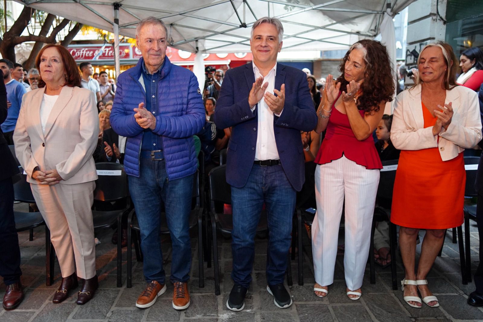 Juan Schiaretti y Martín Llaryora en la inauguración de la estatua de Sonia Torres