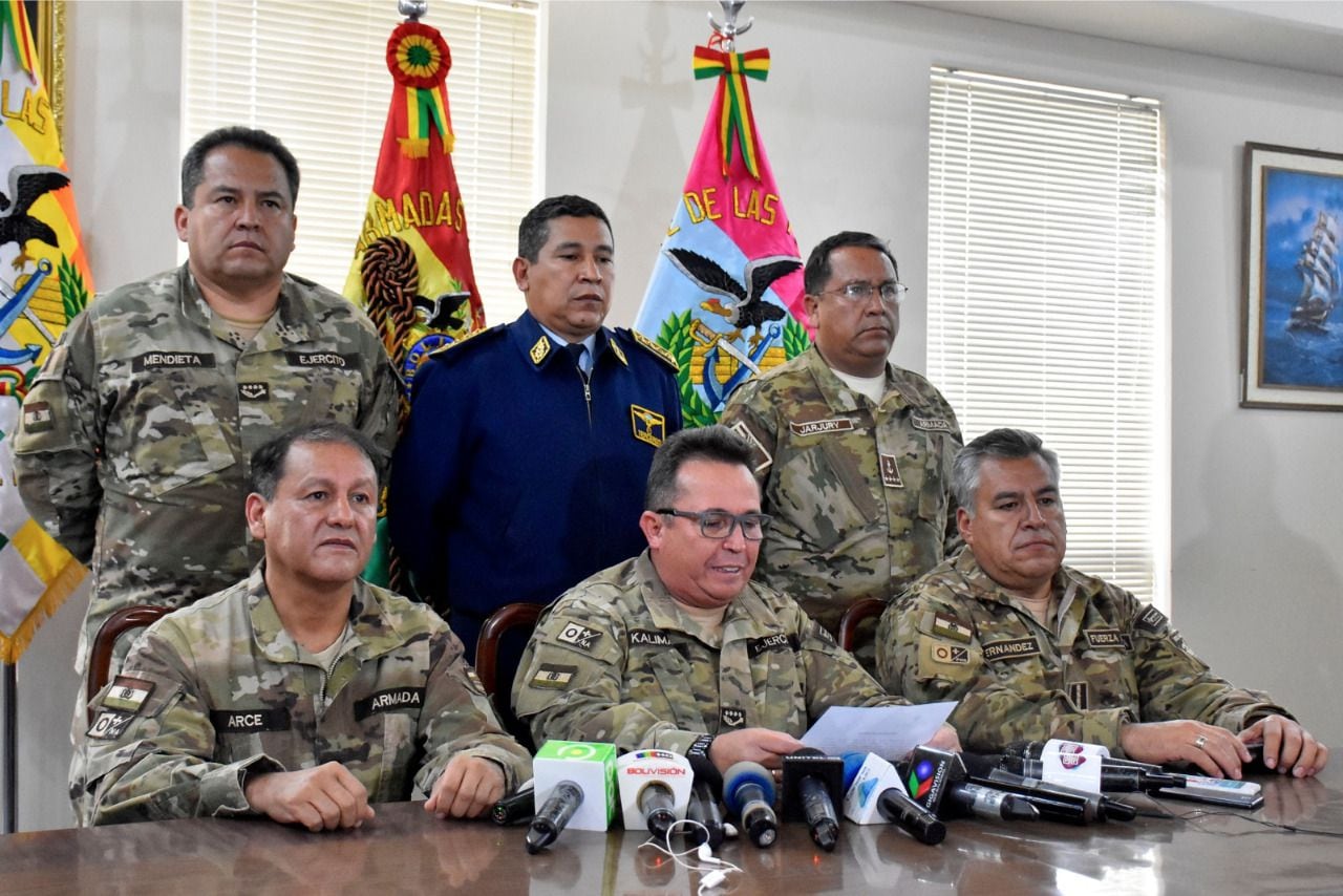 La conferencia de prensa en la que el general Williams Kaliman, a nombre de las FFAA, pidió la renuncia de Evo Morales el 10 de noviembre de 2019. (Foto: APG)
