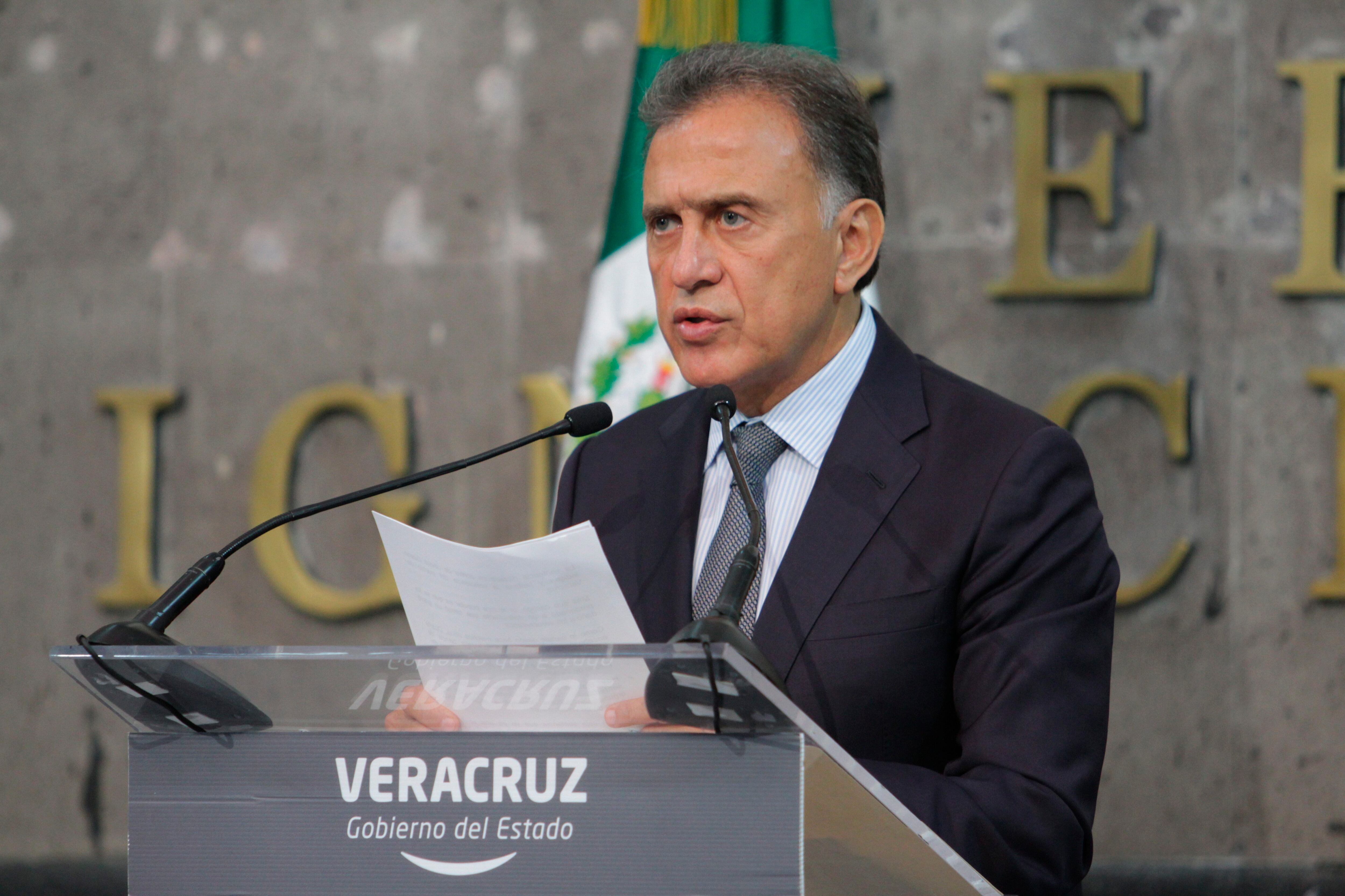 Miguel Ángel Yunes Linares asumió el cargo en lugar de su hijo (EFE/Saúl Ramírez/Archivo)
