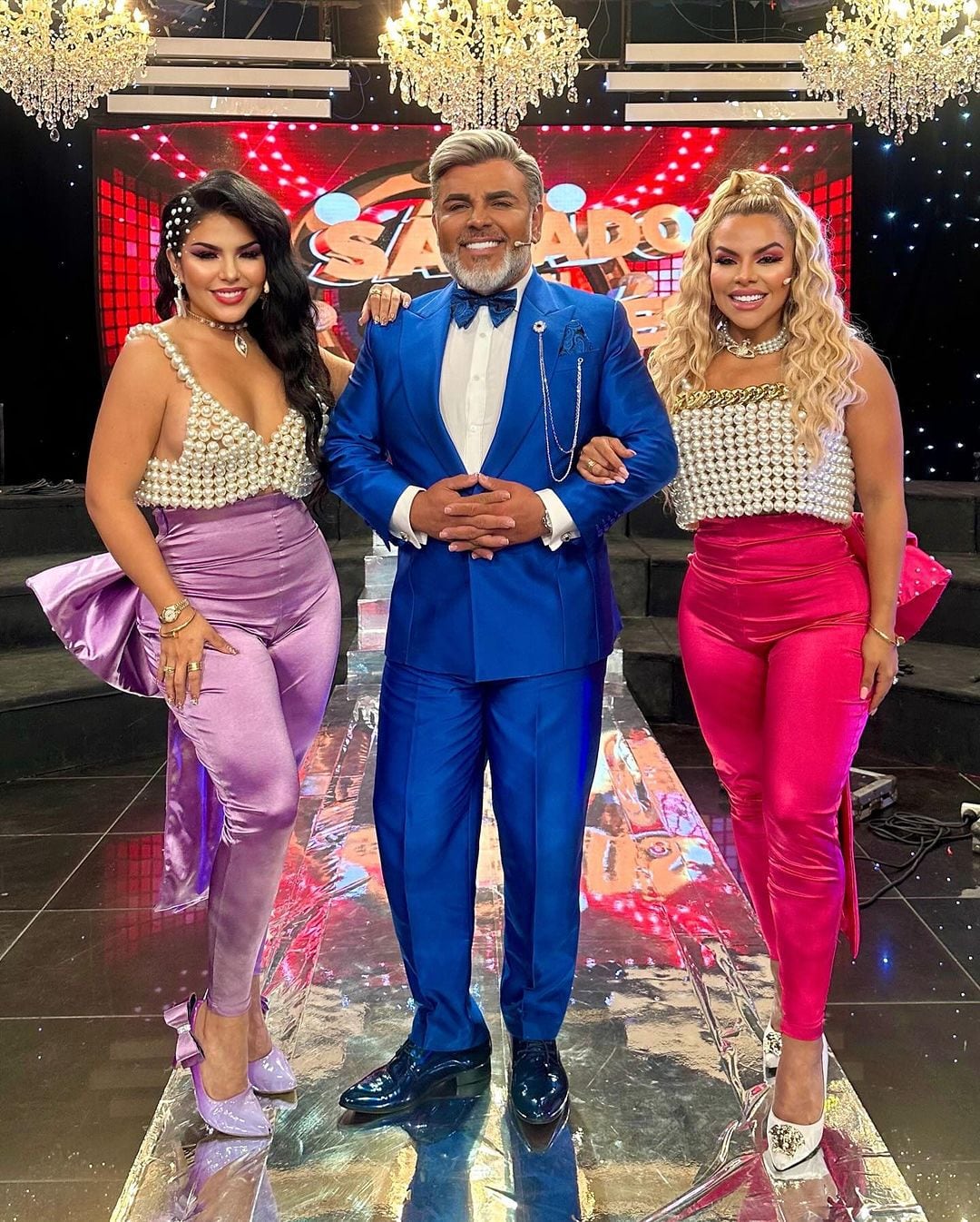 Josetty y Gennesis Hurtado junto a su padre Andrés Hurtado 'Chibolín'. Instagram