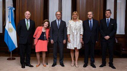 Los jueces Ricardo Lorenzetti, Elena Highton de Nolasco, Carlos Rosenkrantz, Juan Carlos Maqueda y Horacio Rosatti, junto a la ministra de Justicia Marcela Losardo en diciembre de 2019