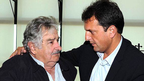 El presidente uruguayo José Mujica junto al intendente de Tigre Sergio Massa durante un encuentro en 2011