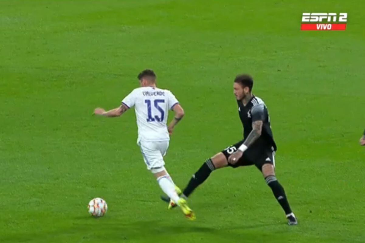 Gustavo Dulanto Derribó A Federico Valverde Y Recibió Amarilla En Real Madrid Vs Sheriff Por