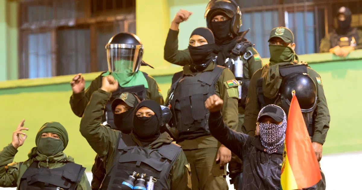 Bolivia: motín de policías en Santa Cruz, Sucre, Tarija y Cochabamba en rechazo al gobierno de Evo Morales