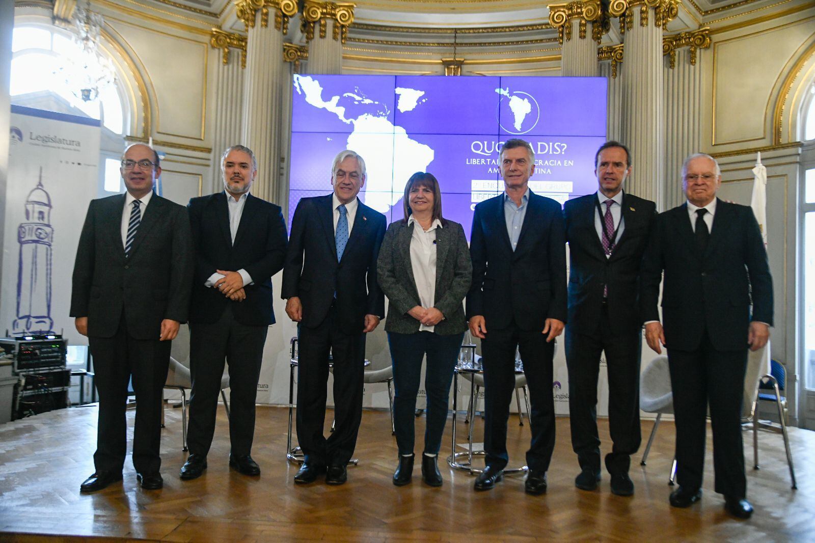 La foto con los ex presidentes del grupo Libertad y Democracia. En el centro, Piñera, Macri y Patricia Bullrich