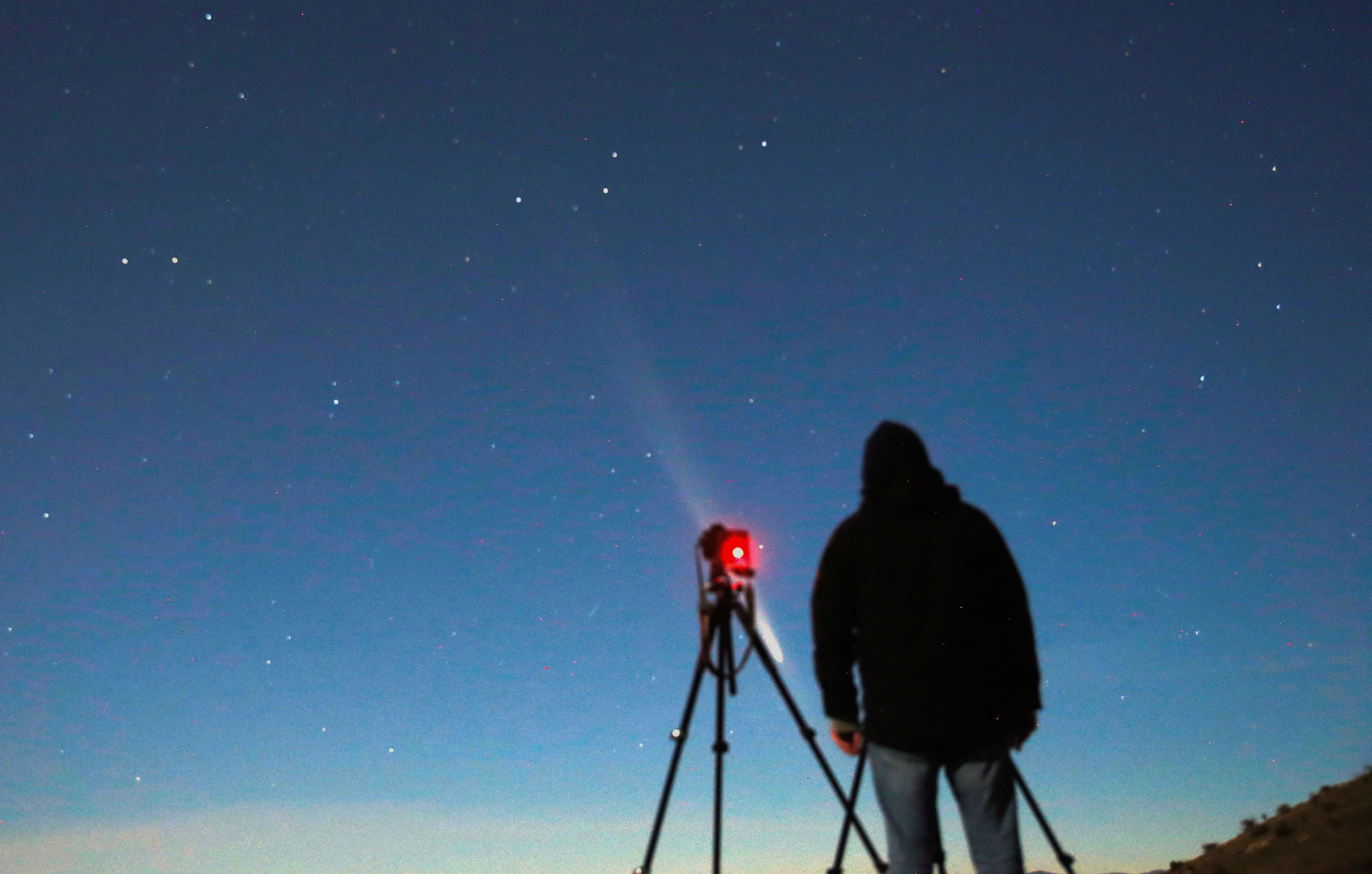 Este cometa se podrá ver en el hemisferio norte del planeta hasta el 24 de octubre
REUTERS/Ognen Teofilovski