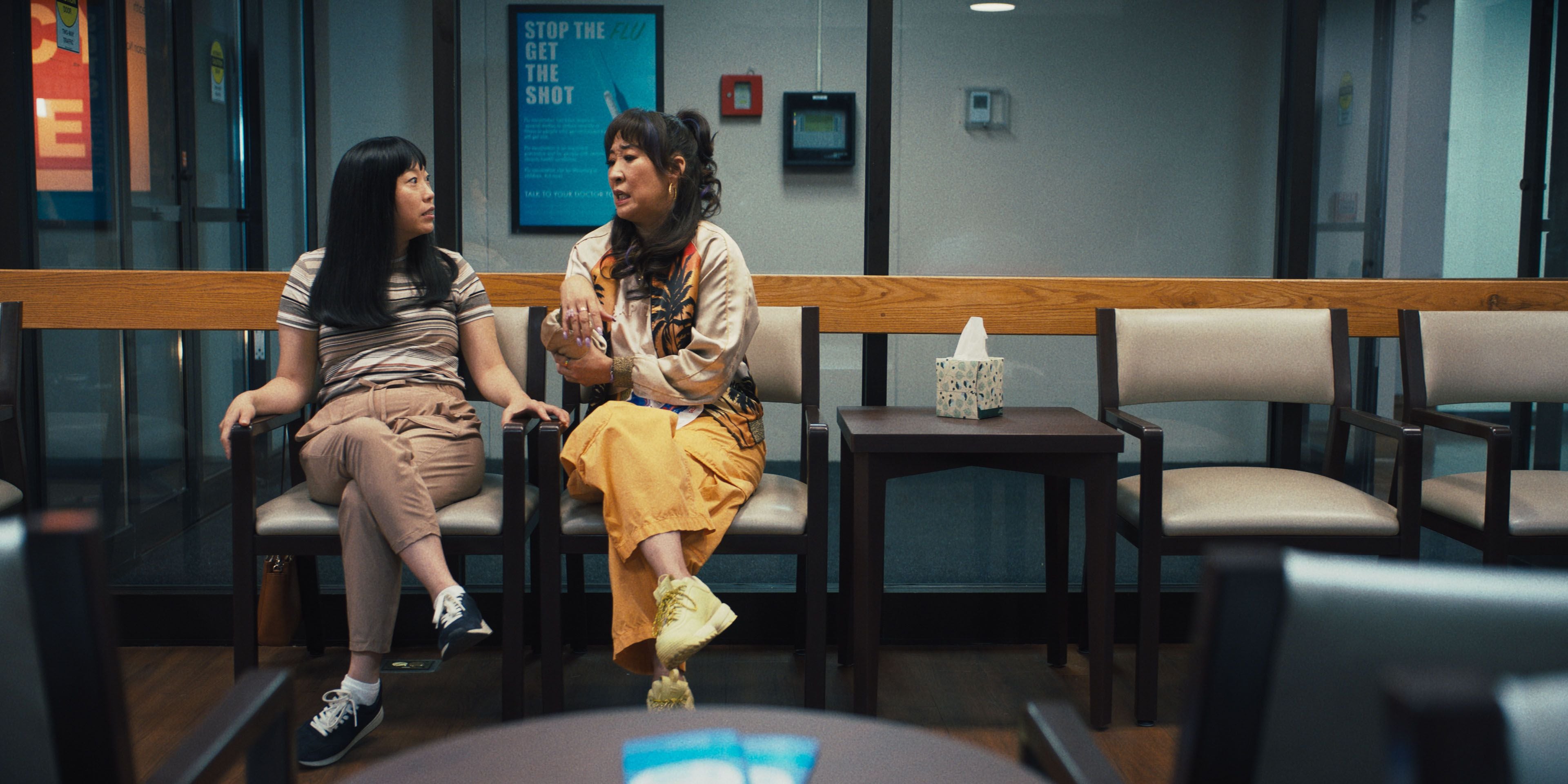 Awkwafina interpreta a Anne Yum y Sandra Oh es Jenny Yum en la película "Quiz Lady" (Créditos: Star Plus)