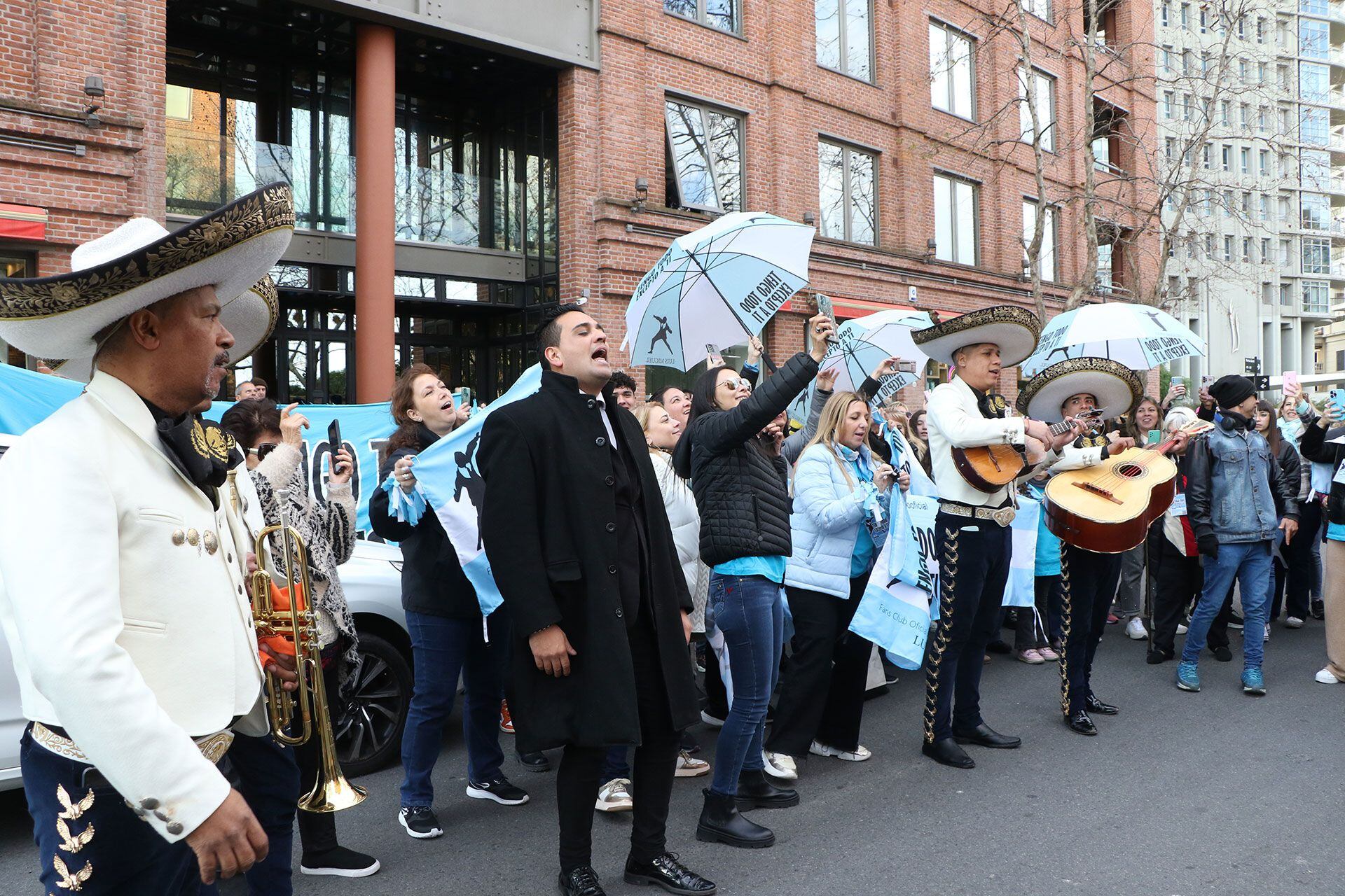 Frases de cumpleaños para una amiga. Mariachis Barcelona Mariachi