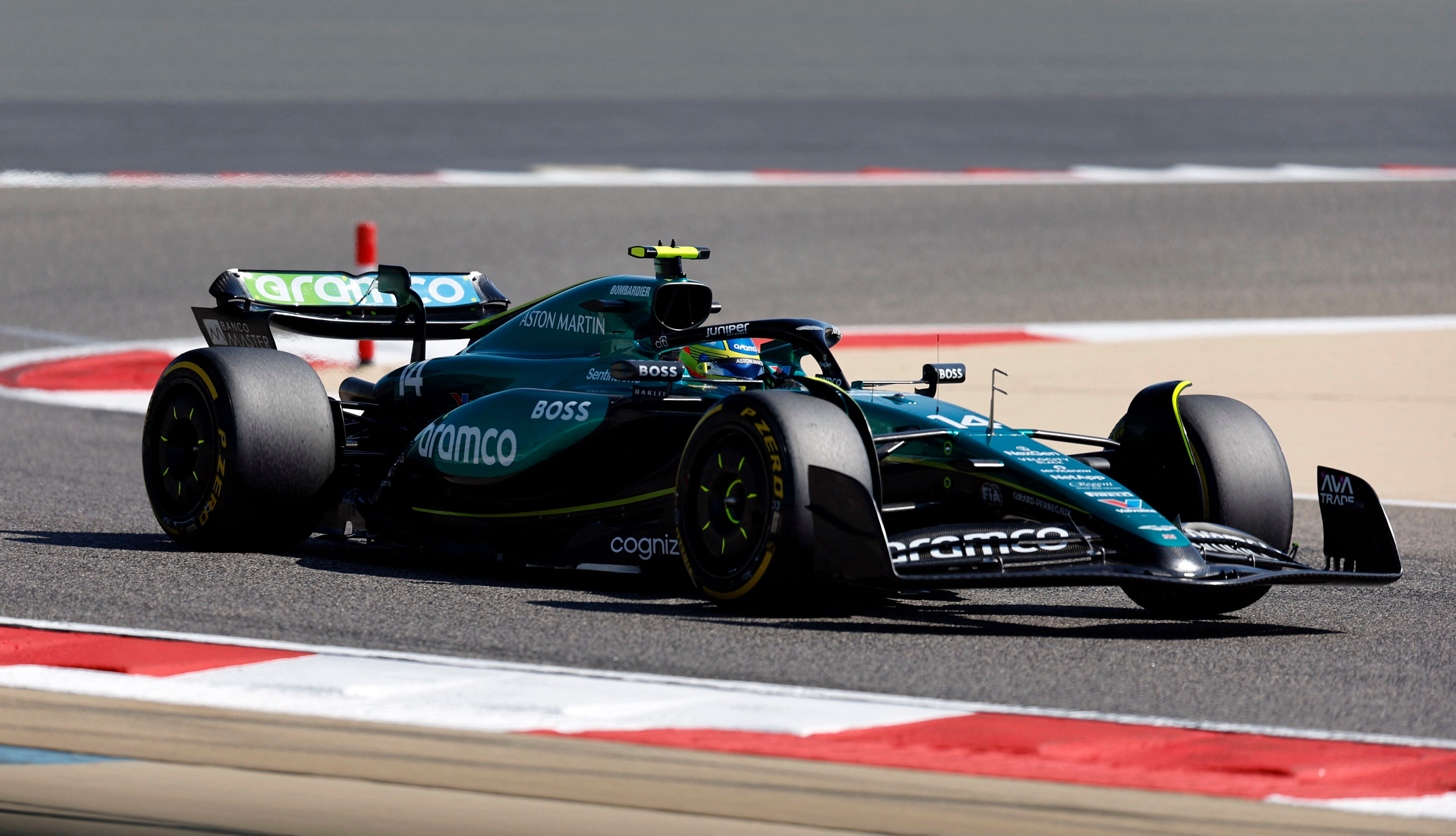 Fernando Alonso en la primera jornada de test en Baréin (REUTERS/Hamad I Mohammed)