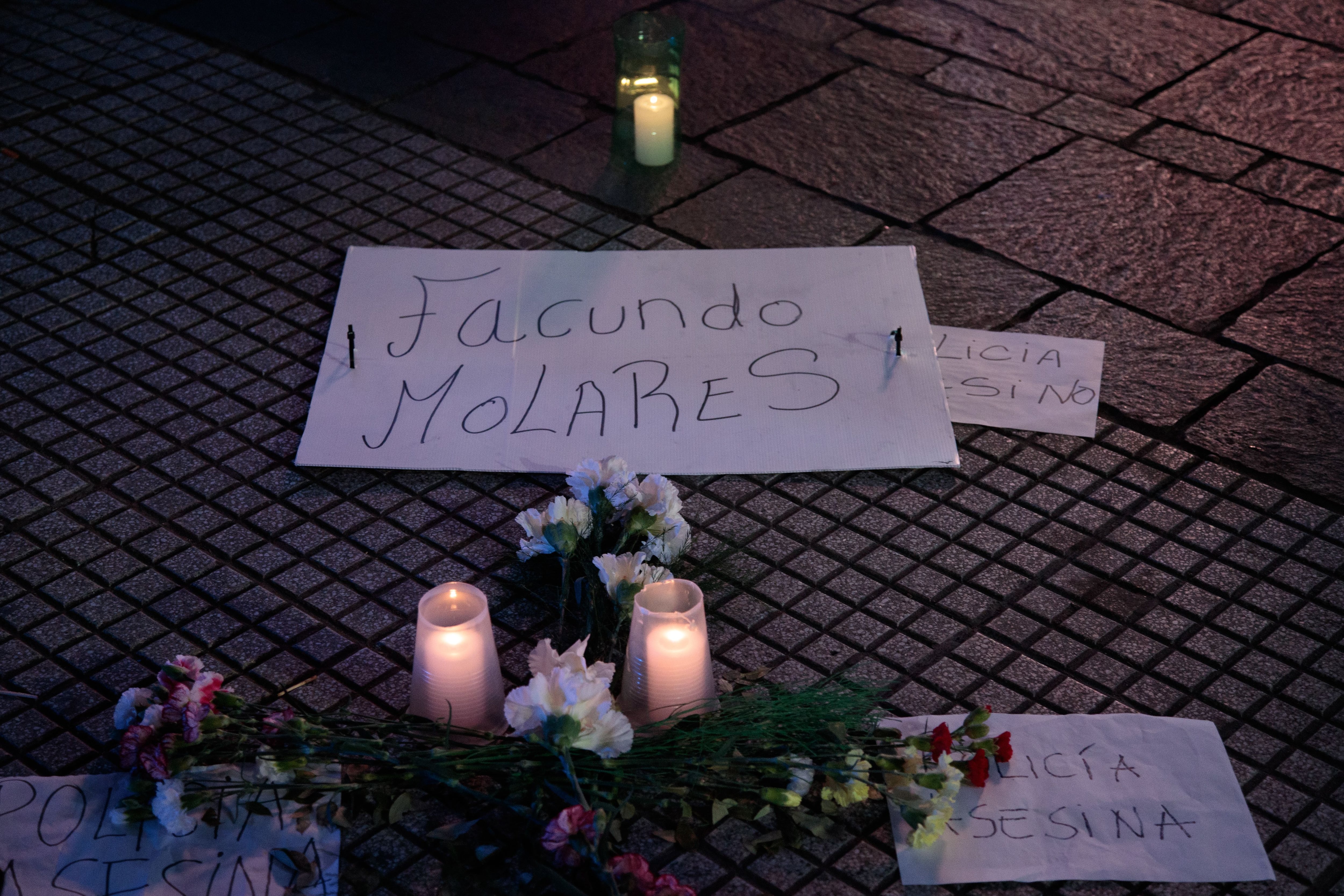 Manifestantes se concentraron durante la noche en el Obelisco para reclamar justicia por Facundo Morales (Foto: Luciano González)