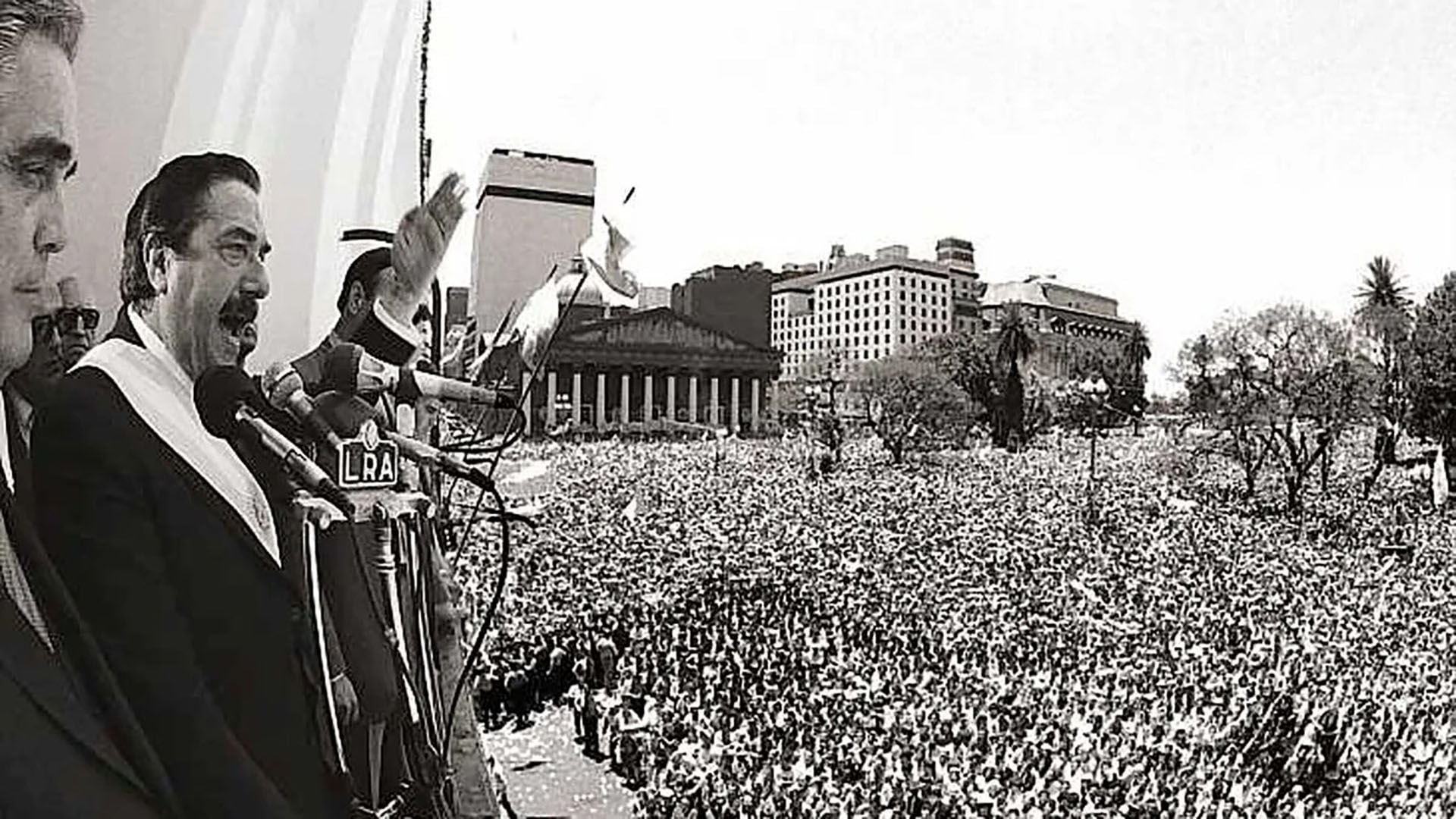 1983 - democracia - campañas UCR y PJ