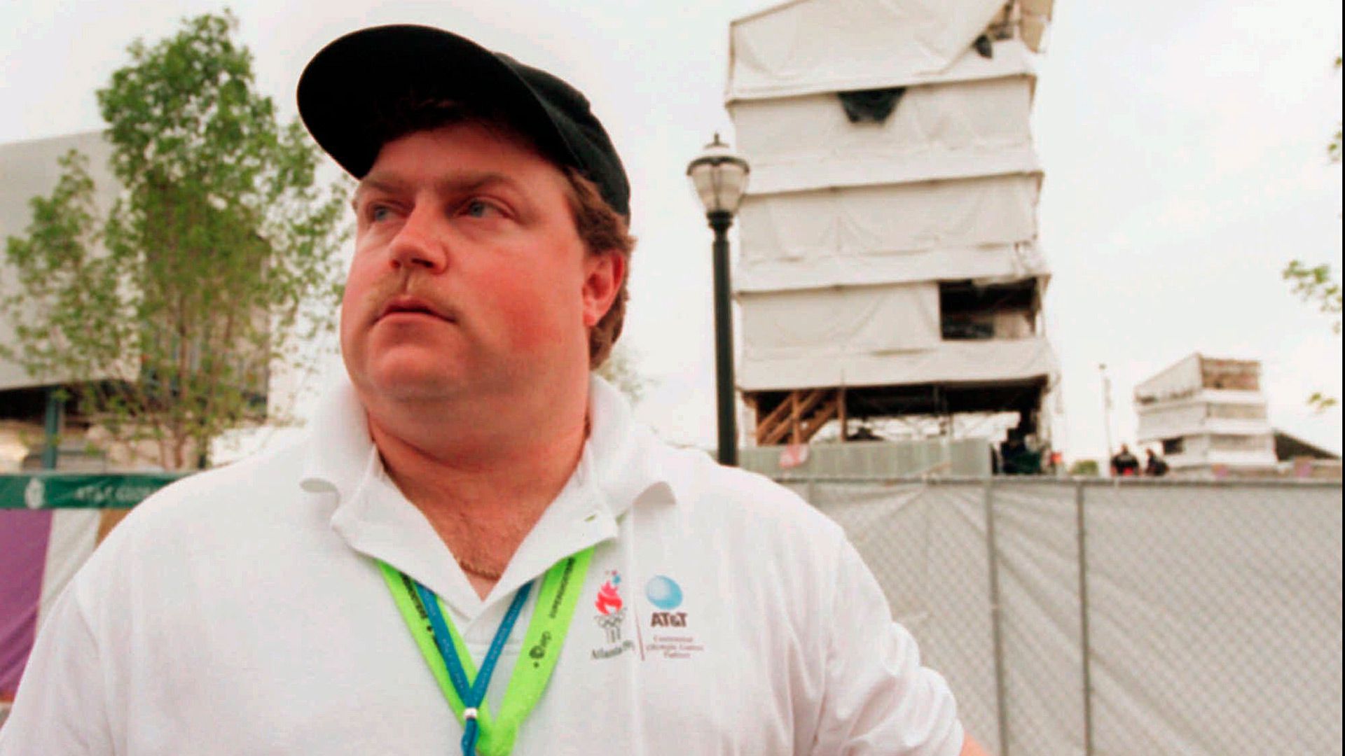 El guardia de seguridad Richard Jewell fue señalado como el culpable, pero meses más tarde se supo que la acusación era errónea (Foto: William Berry/Atlanta Journal-Constitution via AP, File)