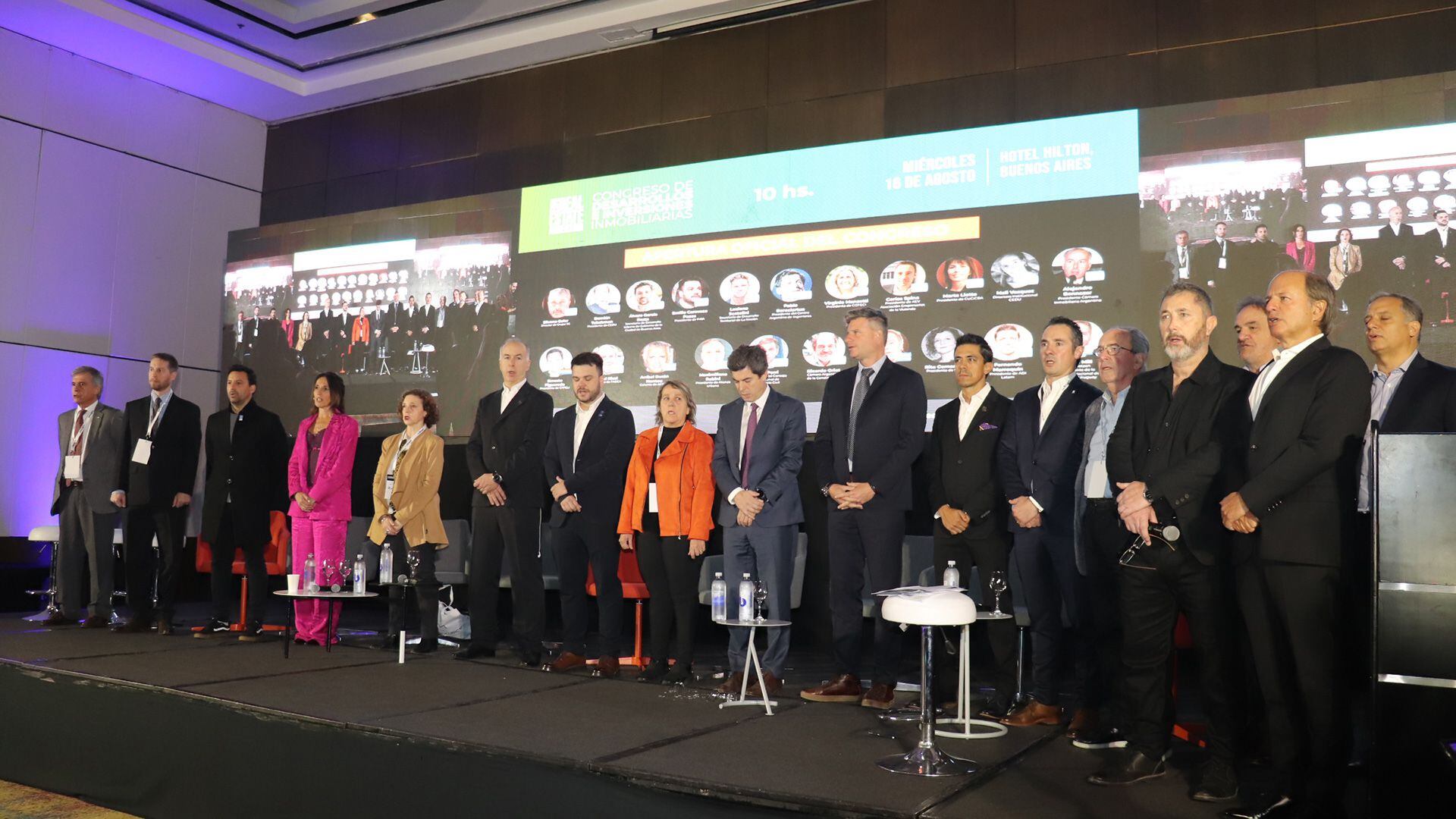 Representantes de cámaras sectoriales, inmobiliarios, constructores y funcionarios del Gobierno nacional y porteño participaron de la apertura de Expo Real Estate (Foto Gentileza: Agencia Koifman)