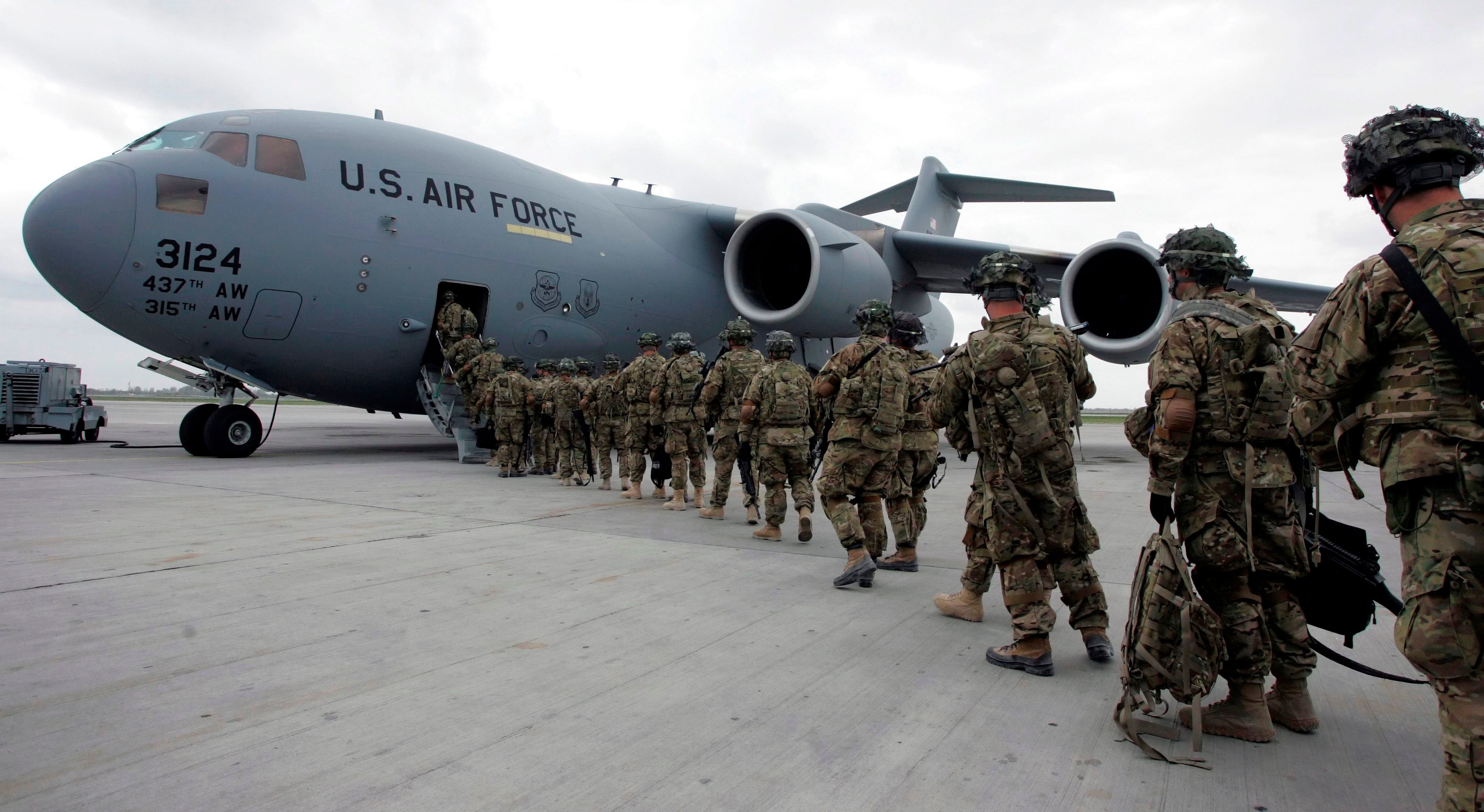 Militares retirándose de Afganistán 