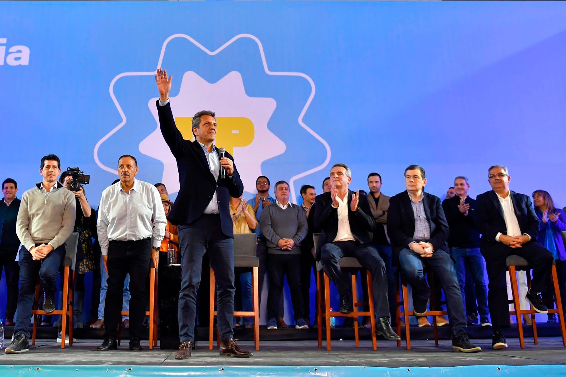 Durante su última gira por el norte Massa recibió el apoyo de los principales gobernadores del peronismo