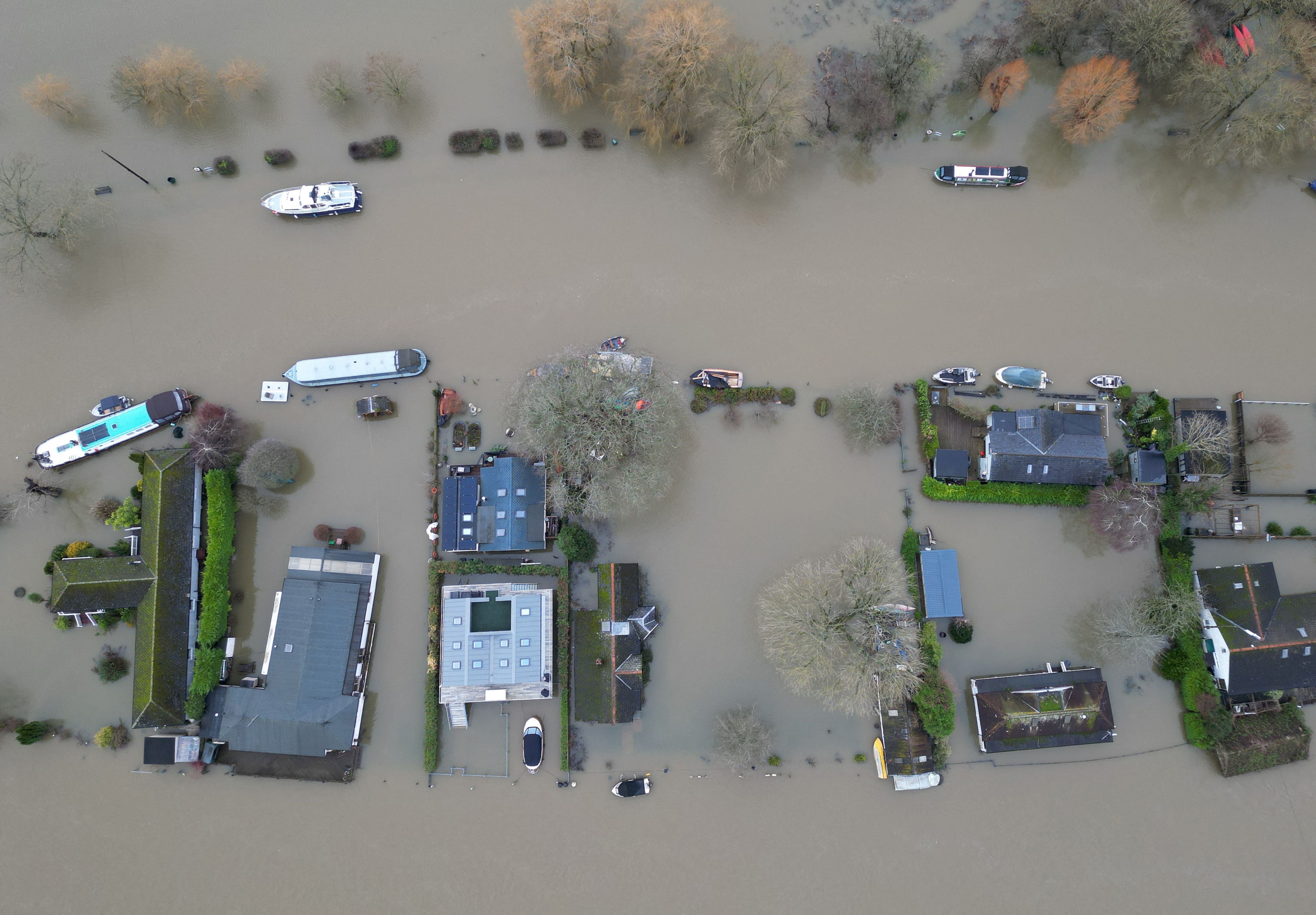 La tormenta Henk provocó inundaciones en Inglaterra: cancelaron trenes y  evacuaron a cientos de hogares por el desborde de varios ríos - Infobae