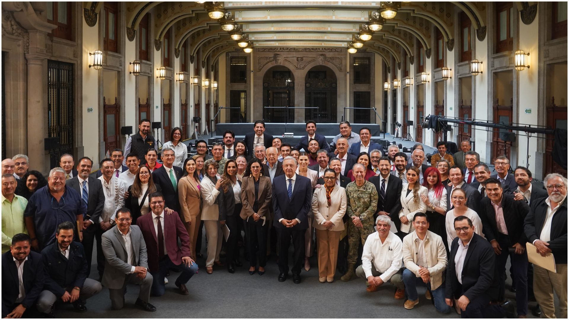 Gobernadores de Morena exigieron al Consejo de la Judicatura tomar acciones contra los jueces (Foto: X/@lopezobrador_)