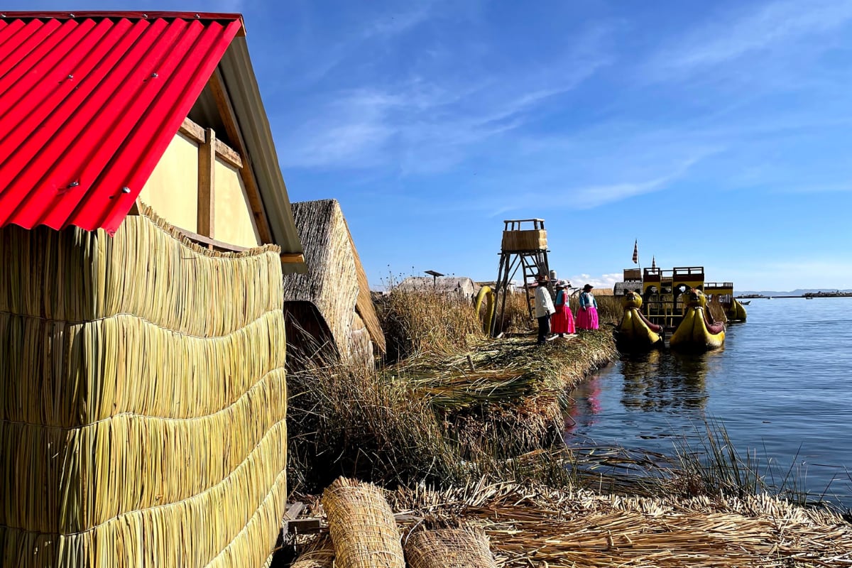 Islas flotantes realizadas por los pobladores a base de Totora. (Foto: Laura Espinoza)