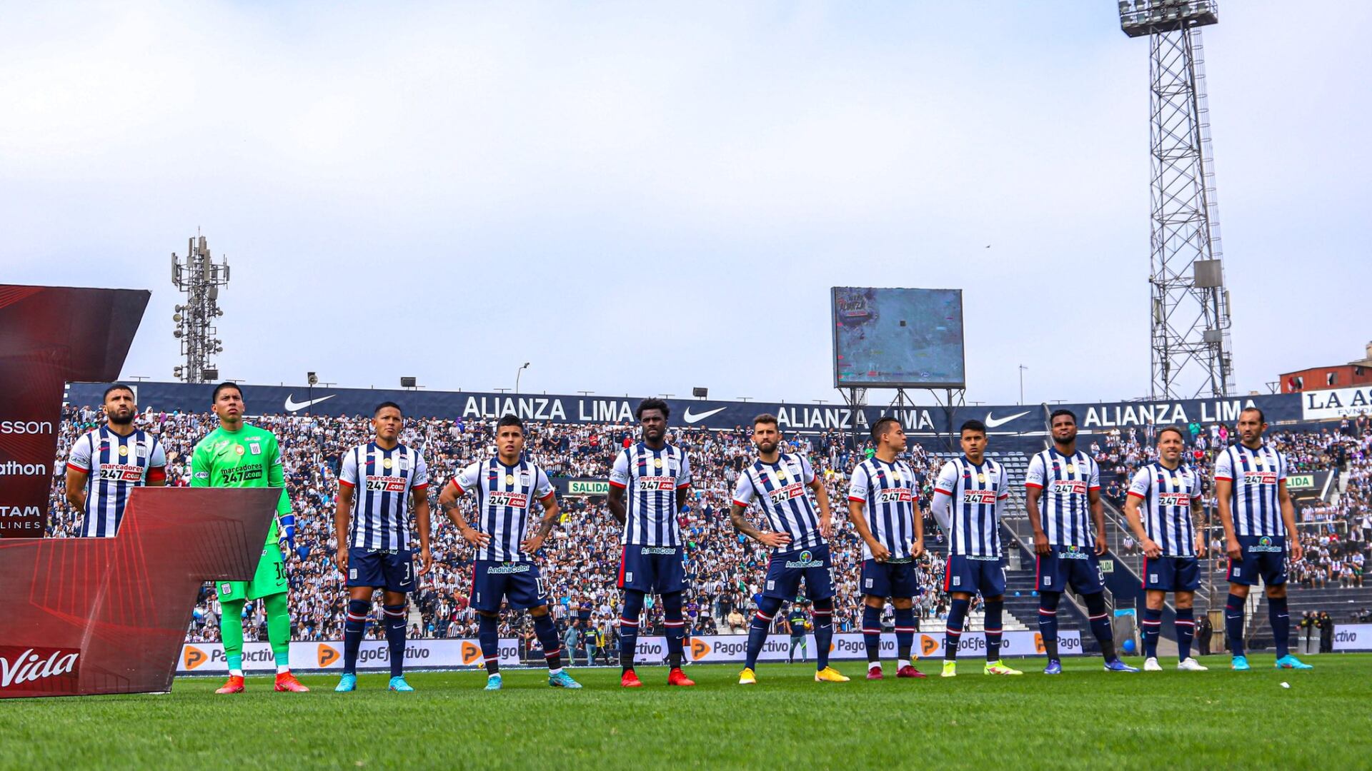 Alianza Lima Jefferson Farfán Catalogó A Wilmer Aguirre Como “la Leyenda” Infobae 4039