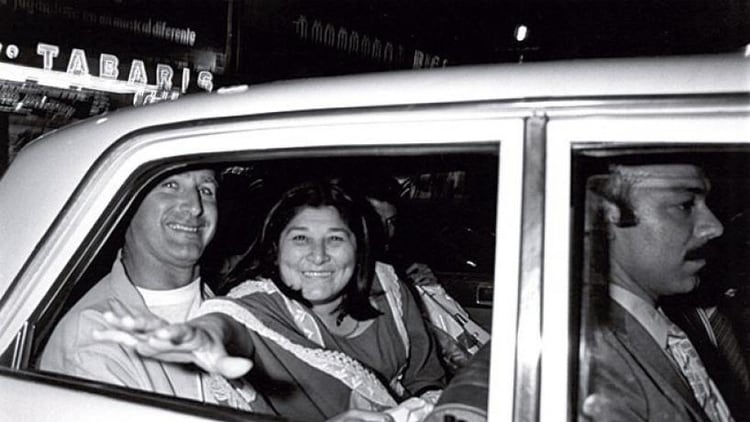 La felicidad de Mercedes Sosa el día que volvió al país luego de tres años de exilio (Foto: Fabián Matus y Fundación Mercedes Sosa)