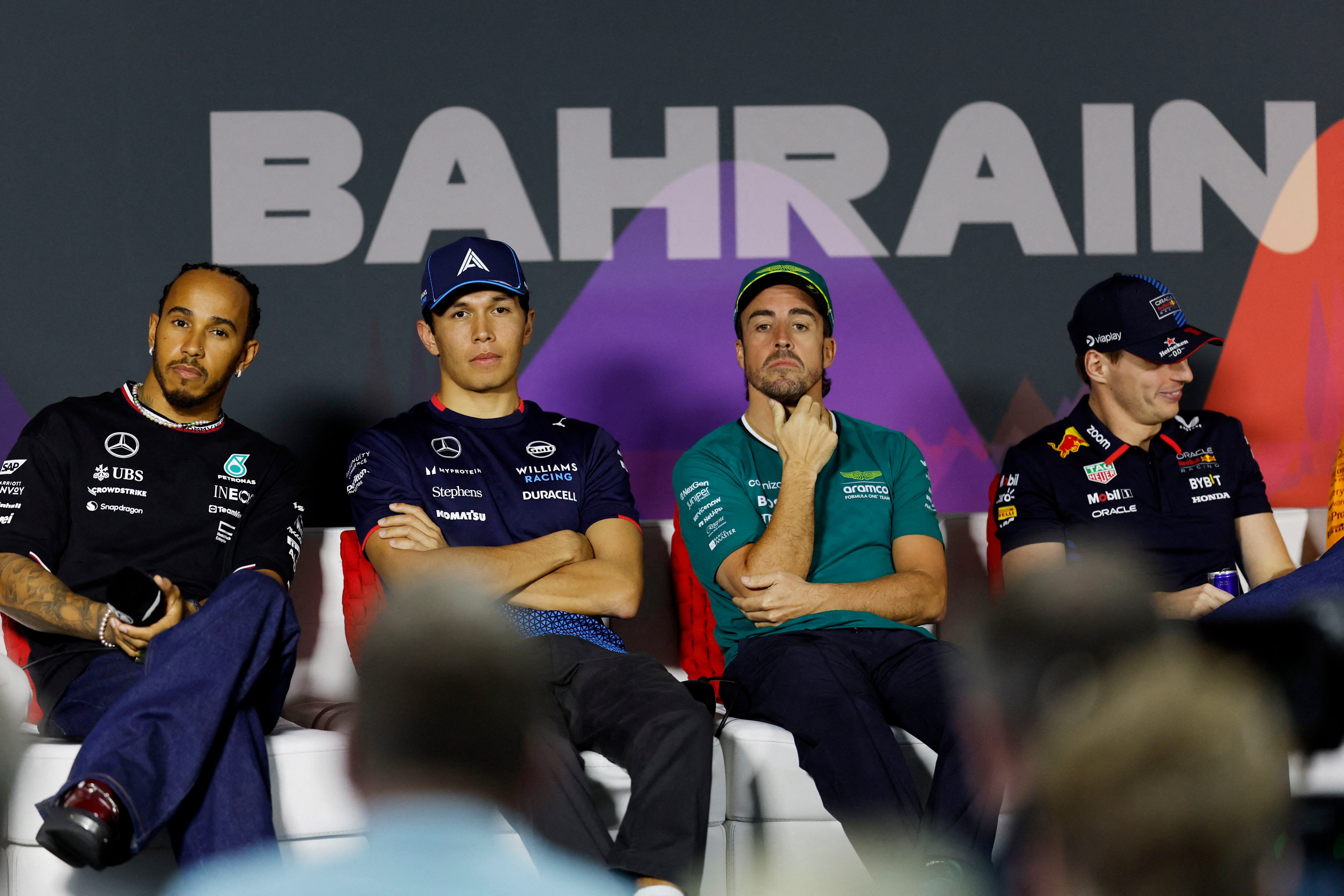 Hamilton, Albon, Alonso y Verstappen en una rueda de prensa en Baréin (REUTERS/Hamad I Mohammed)