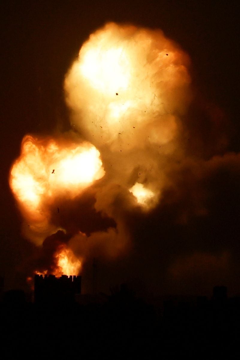 Testigos y fuentes de seguridad en la Franja de Gaza no reportaron heridos en los ataques (REUTERS/Ibraheem Abu Mustafa)