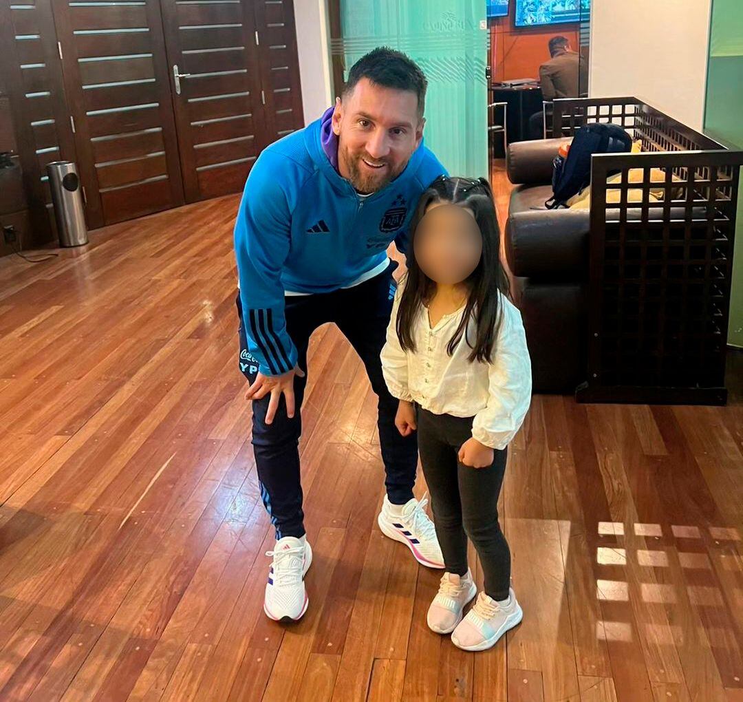 El tierno gesto de Lionel Messi y Rodrigo De Paul con un rival