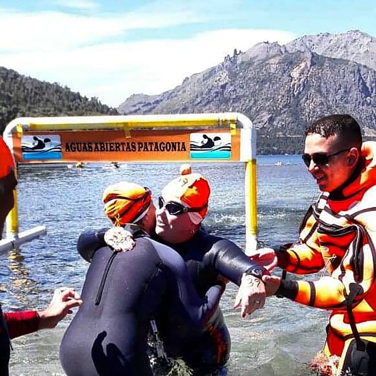 El 14 de febrero de 2017, Celia hizo su primera incursión en aguas frías en el Lago Guitiérrez. “Fue un camino de ida”, dijo. (Gentileza Celia Olmos)
