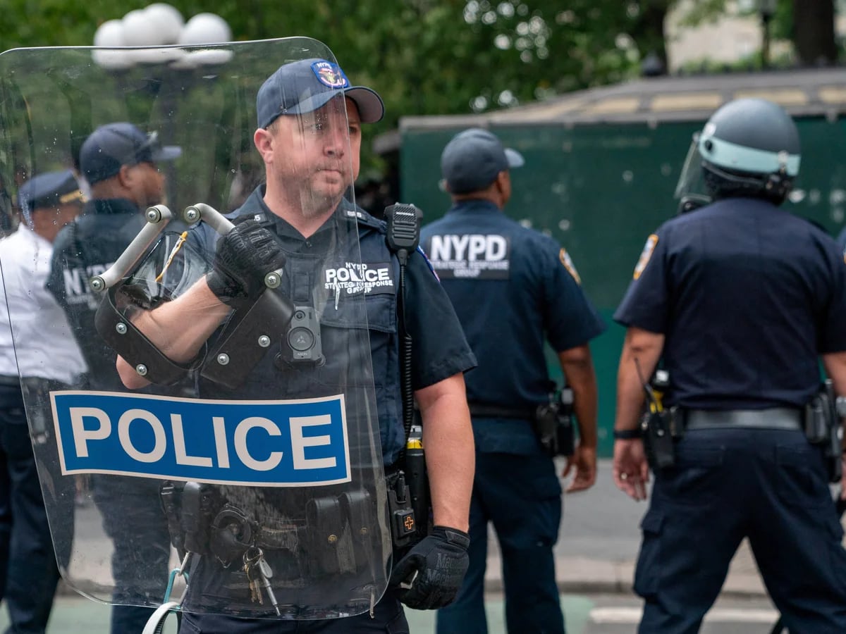 Nueva York ordenó a todos a sus policías estar uniformados luego que el exjefe de Hamas convocara protestas globales