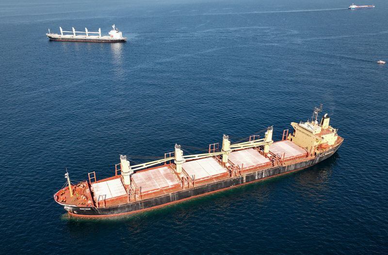 FOTO DE ARCHIVO: El carguero Rubymar transportando grano ucraniano en el mar Negro frente a Kilyos, cerca de Estambul, Turquía. 2 de noviembre de 2022 (REUTERS/Mehmet Emin Calsikan)