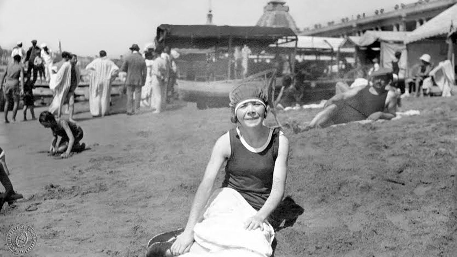 Alfonsina Storni, en Mar del Plata. (Archivo General de la Nación)