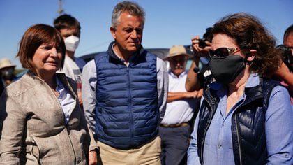 Patricia Bullrich, junto a Luis Miguel Etchevehere y Leonor Barbero Marcial (Franco Fafasuli)