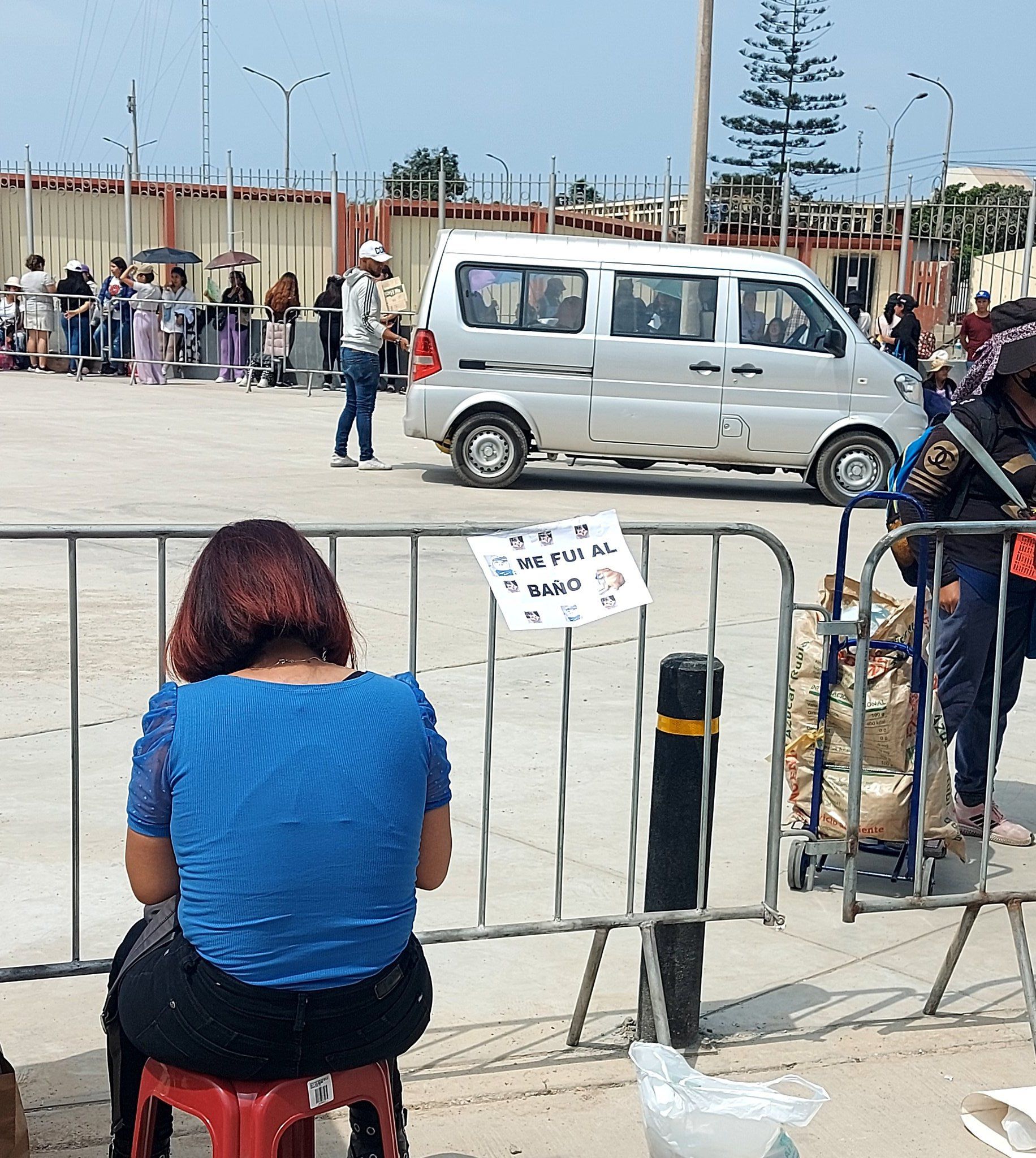 Ya inició la cola para ingresar al estadio San Marcos.