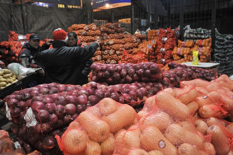 Los precios del mercado mayorista aumentaron 57,7% en los primeros siete meses del año. REUTERS