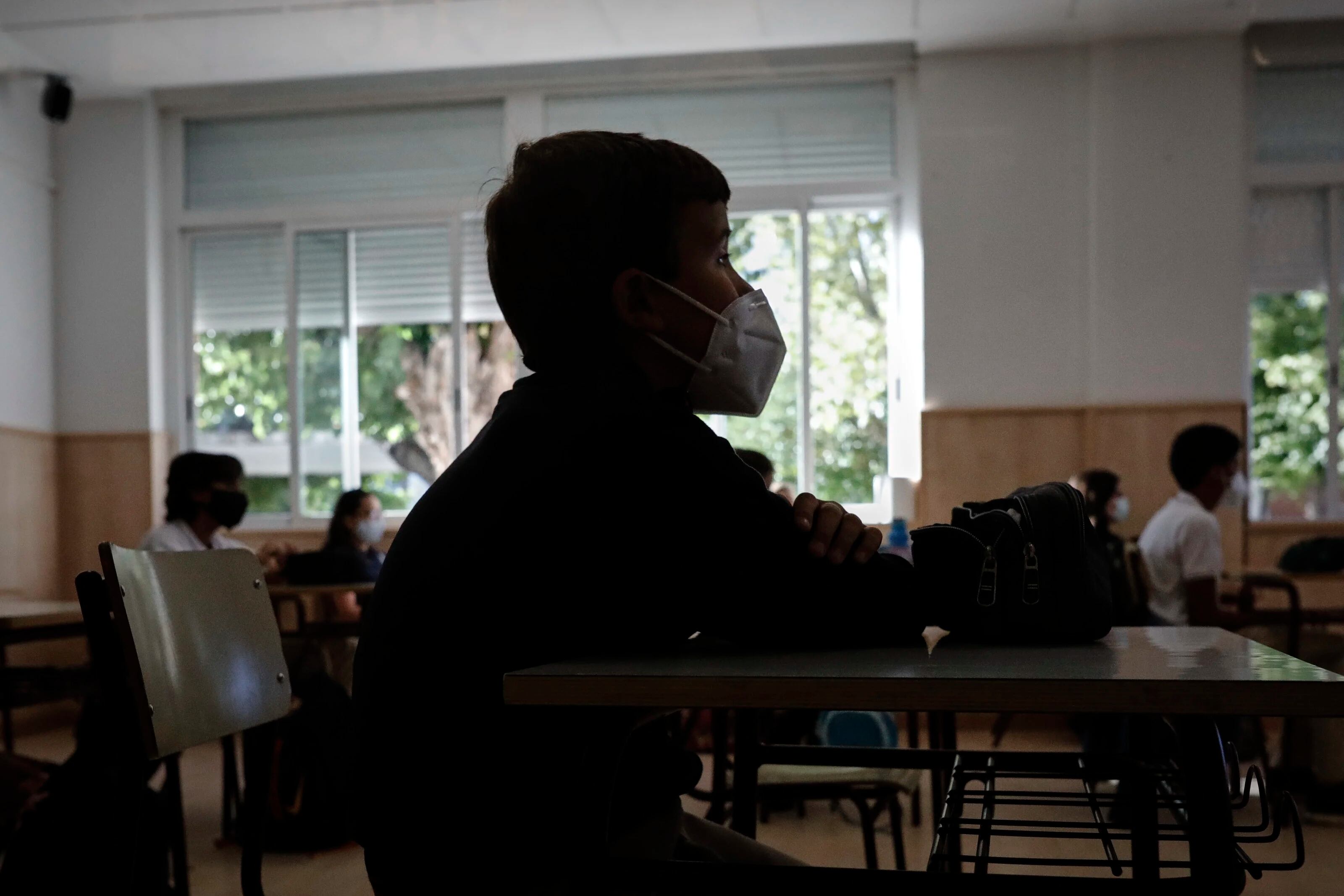 Após sofrer bullying na escola, menino de 11 anos lança livro no DF