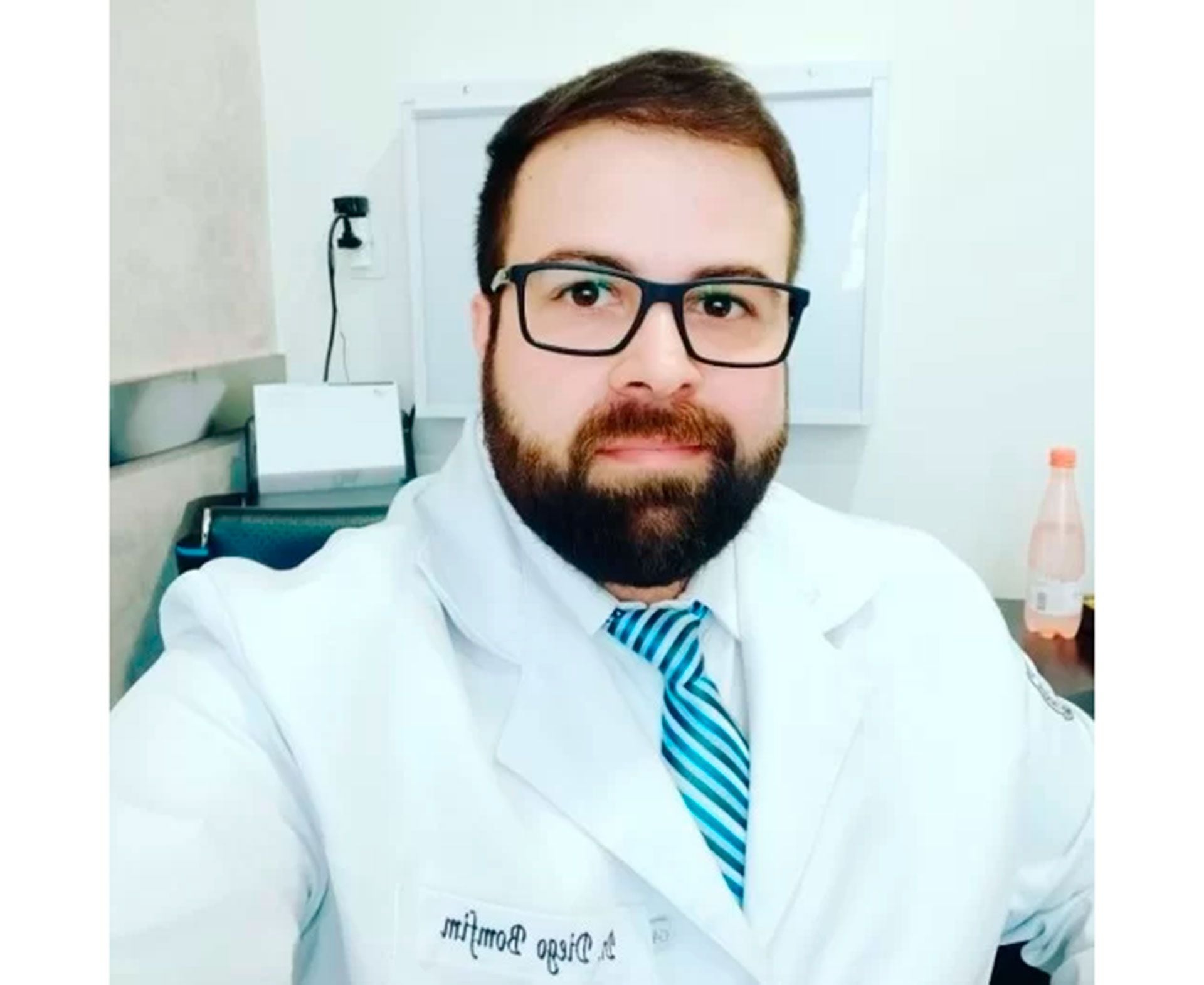 Diego Ralf de Souza Bomfim, de 35 años, hermano de la diputada federal Sâmia Bomfim (PSOL-SP). Especialista en Reconstrucción Ósea del Instituto de Ortopedia y Traumatología del Hospital das Clínicas de la Facultad de Medicina de la USP. Metropoles