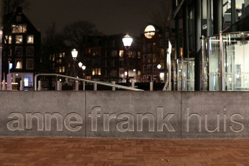 Vista de la entrada de la Casa de Ana Frank en Ámsterdam, Países Bajos. (REUTERS/Eva Plevier)