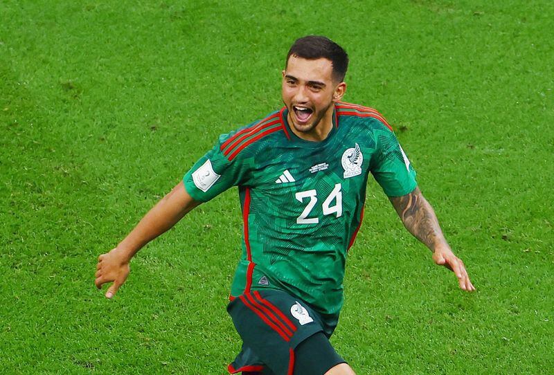 Foto de archivo de Luis Chávez celebrando tras anotar un gol con la selección de México en el Mundial de Qatar. Estadio Lusail, Lusail, Qatar. 30 de noviembre de 2022.
REUTERS/Molly Darlington